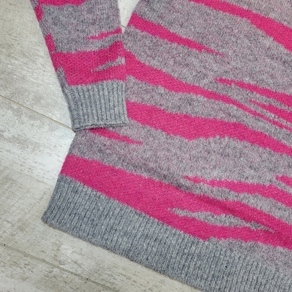 Tribal Hot Pink Zebra Tiger Stripe Knit Sweater Size XS - Picture 6 of 9